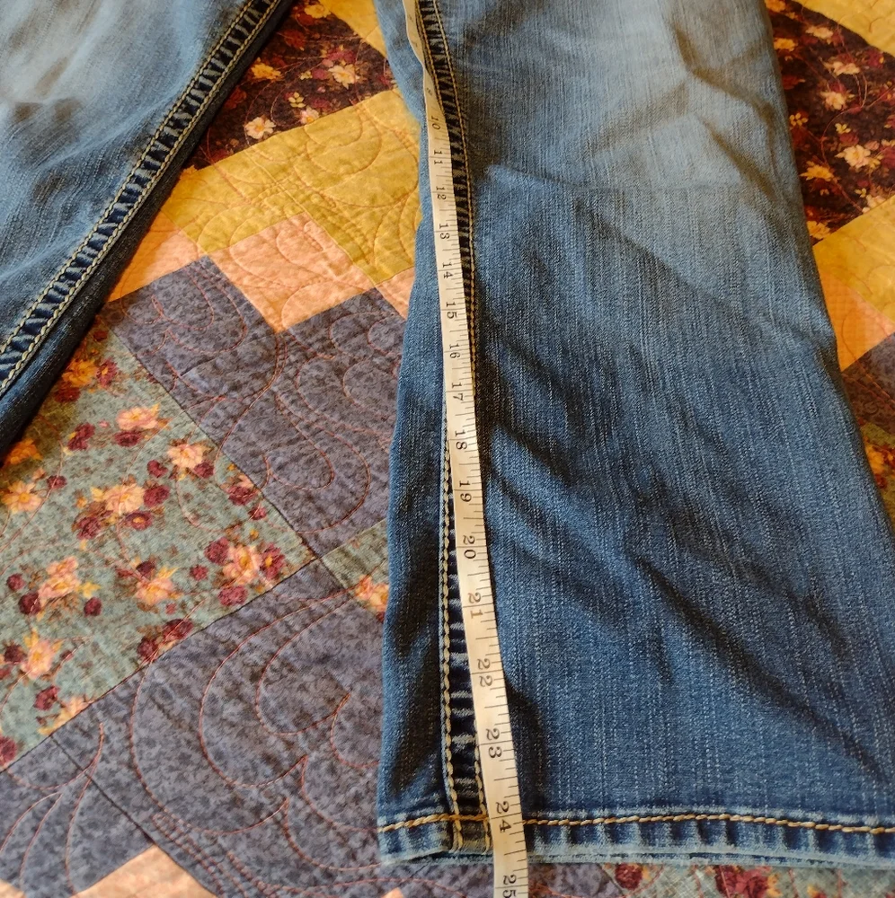 Silver Capris - Picture 3 of 8